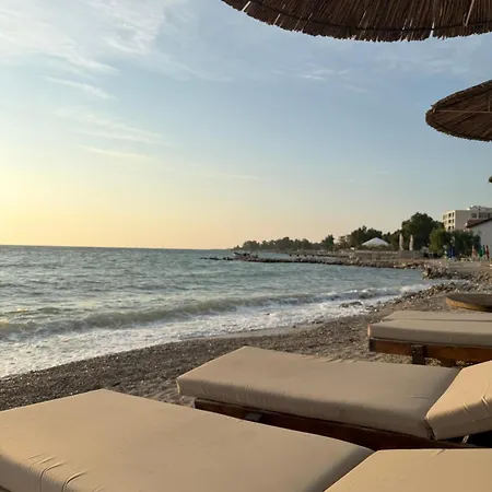 Hotel Artisti Radhime *